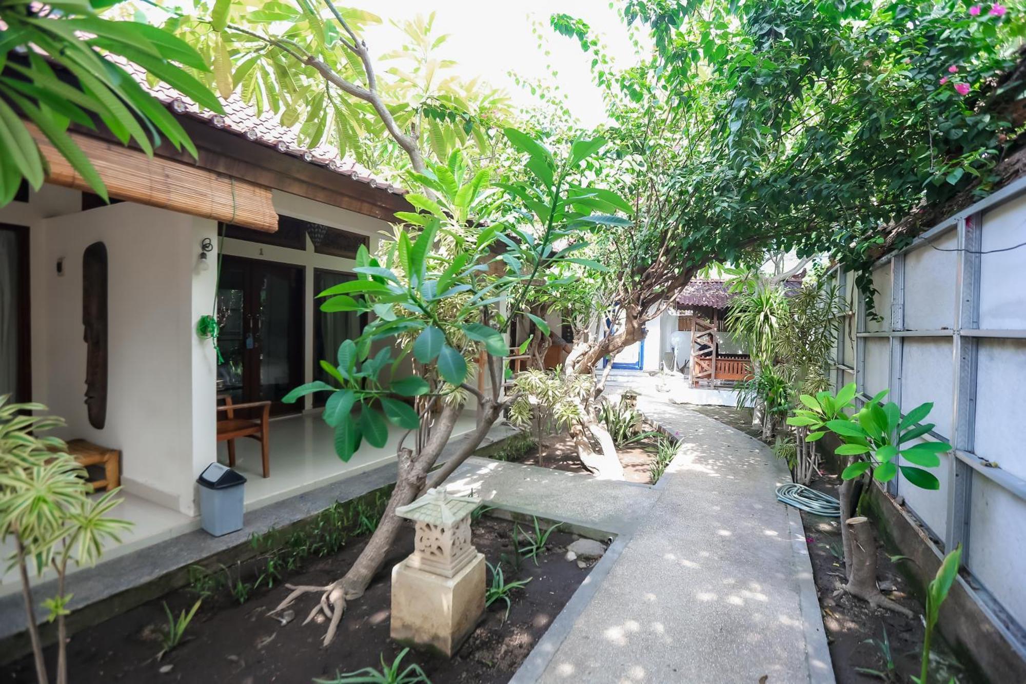 Cozy Bungalows Gili Trawangan Exterior photo